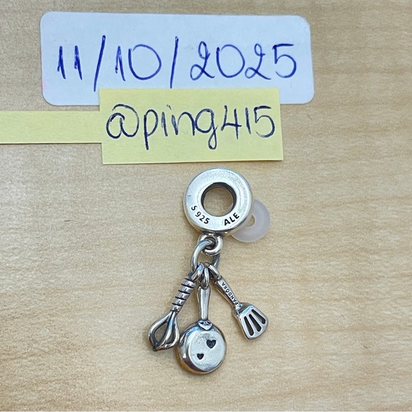 Pandora frying pan, spatula and whisk dangle - Picture 7 of 10